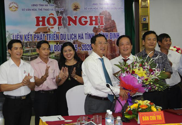 Bình[-]Định[-]-[-]Hà[-]Tĩnh[-]ký[-]kết[-]hợp[-]tác[-]phát[-]triển[-]du[-]lịch[-]